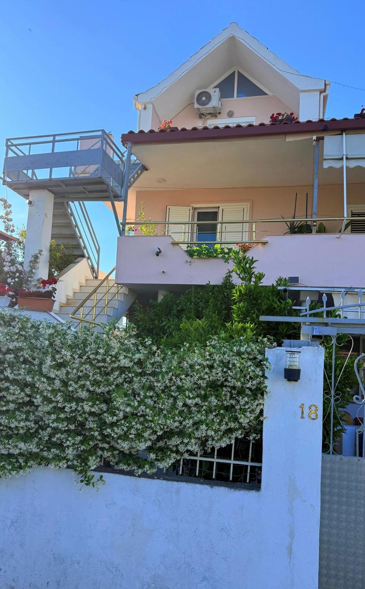 Priam Garden Apartment Durres Bagian luar foto